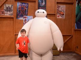 Florida-Day-2-177d-EPCOT-Meeting-Baymax