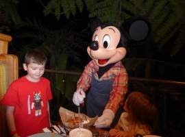 Florida-Day-2-151-EPCOT-Garden-Grill-Character-Buffet