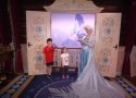 Florida-Day-07-148-EPCOT-Meeting-Anna-and-Elsa-from-Frozen-at-Royal-Sommerhus