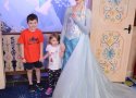 Florida-Day-07-151h-EPCOT-Meeting-Anna-and-Elsa-from-Frozen-at-Royal-Sommerhus-Photopass